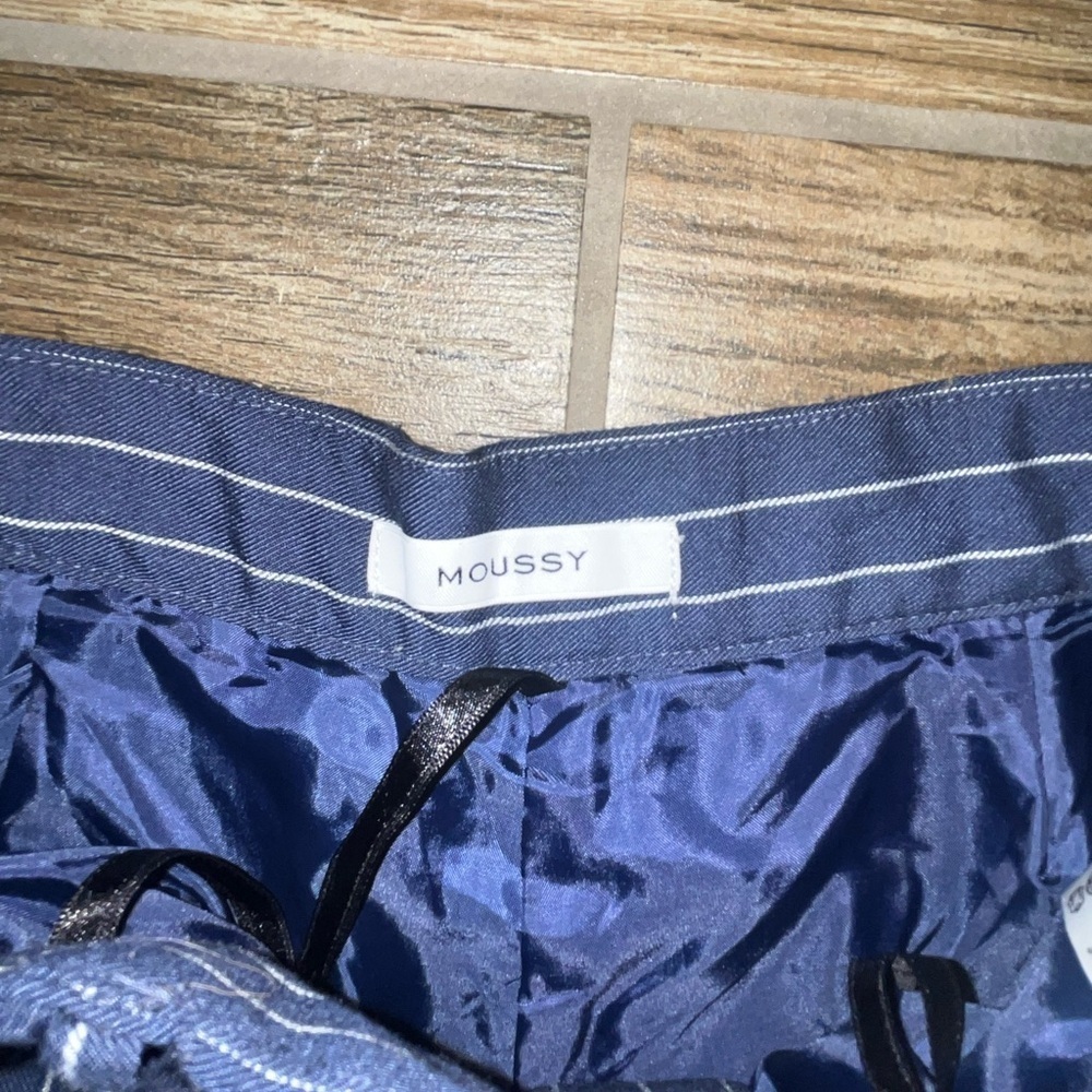 Moussy women’s pin stripe capri pants - Picture 3 of 4